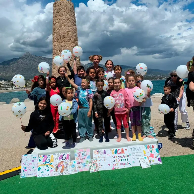 Taller de yoga infantil en II festival de yoga Puerto Banús, Marbella